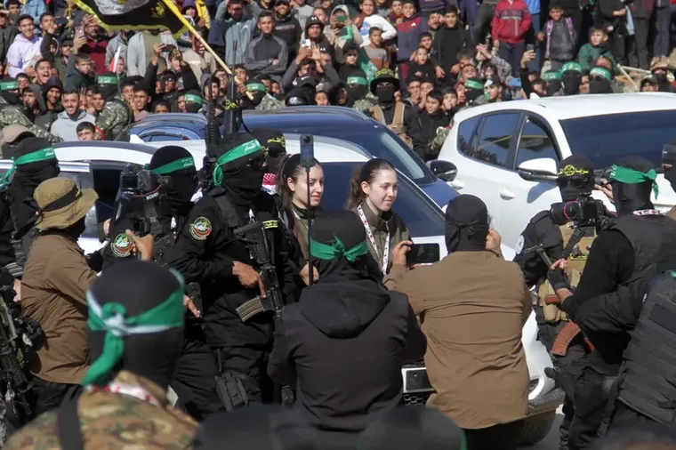 A partir del acuerdo, Hamás liberó a 20 rehenes vivos. Foto Efe