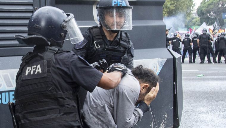 La ministra de Seguridad, Patricia Bullrich, apuntó contra la jueza Karina Andrade por ordenar la liberación de 114 detenidos tras la manifestación del miércoles frente al Congreso. Foto: NA