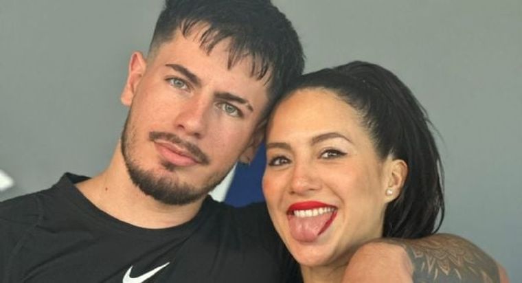 La relación duró un poco más de un año. La relación duró un poco más de un año.