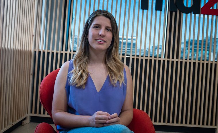 Piera Fernández, presidenta de la Federación Universitaria Argentina (FUA), en la redacción de MDZ. Foto: Analía Melnik/MDZ