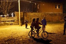 estaba jugando al futbol y lo acribillaron a balazos