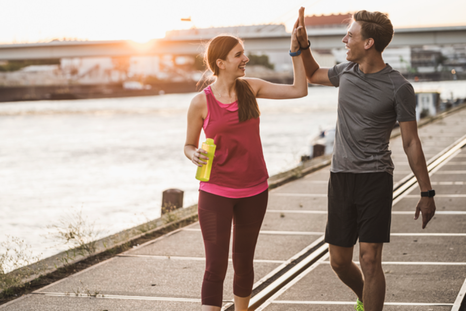 Caminar a diario puede ser una solución efectiva para aliviar el dolor lumbar, descrubrí en esta nota los motivos Foto: Archivo