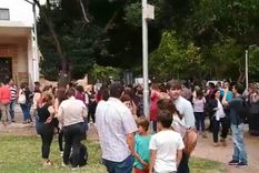 Los empleados fueron evacuados por brigadistas.