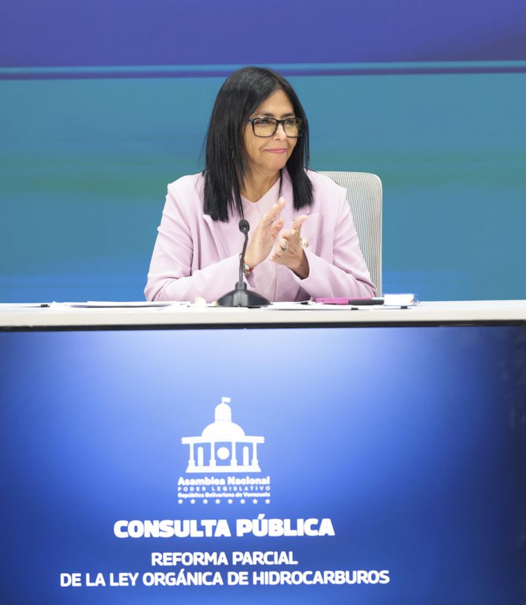 Delcy Rodríguez habló durante una reunión con empresas petroleras y respondió a declaraciones del secretario del Tesoro de Estados Unidos.