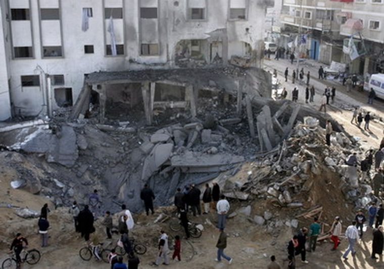 Imagen de la mezquita Alshefaa tras un ataque aéreo del ejercito israelí contra un complejo de seguridad de Hamás. Foto: EFE