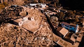 San Francisco de Alfarcito es un pueblo jujeño ubicado a más de 3.000 metros de altura en plena puna. San Francisco de Alfarcito es un pueblo jujeño ubicado a más de 3.000 metros de altura en plena puna.