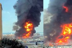 beirut: luego de la tremenda explosion, el puerto sufre un gran incendio beirut: luego de la tremenda explosion, el puerto sufre un gran incendio