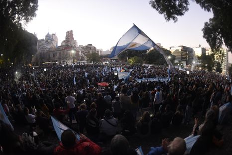 El banderazo a Cristina Fernández de Kirchner. FOTO: Juan Mateo Aberastain | MDZ El banderazo a Cristina Fernández de Kirchner. FOTO: Juan Mateo Aberastain | MDZ
