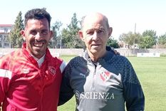 Tevez y Bochini juntos en una práctica en marzo de este año. Foto: @Independiente
