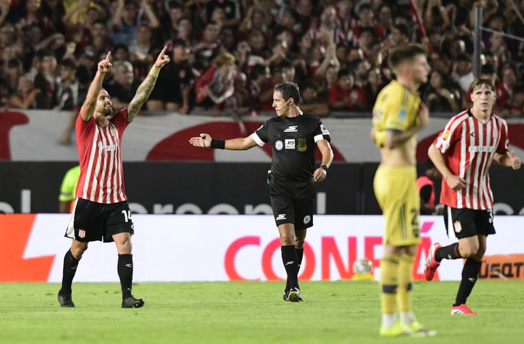 Leandro González Pirez festeja el 2-0 de Estudiantes de La Plata frente a Boca.