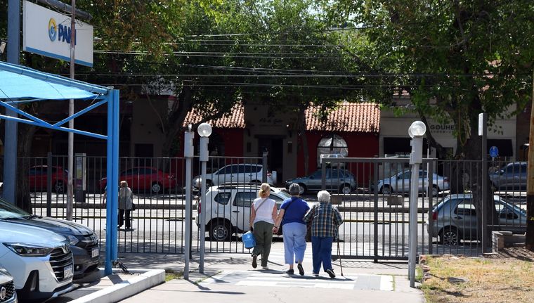 Jubilados sufren las consecuencias de la crisis del PAMI. Jubilados sufren las consecuencias de la crisis del PAMI.