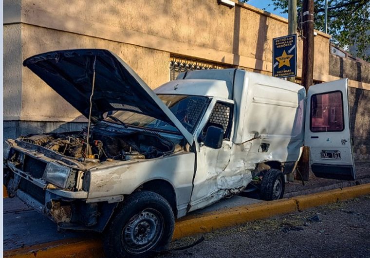 El impacto se produjo en Guaymallén, en un lugar donde se recuerda a una víctima de tránsito Foto: Emilce Vargas Ferrara/MDZ