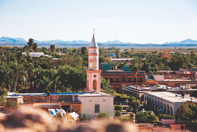 Las calles coloniales de El Fuerte conservan la esencia de uno de los pueblos más importantes del noroeste mexicano.