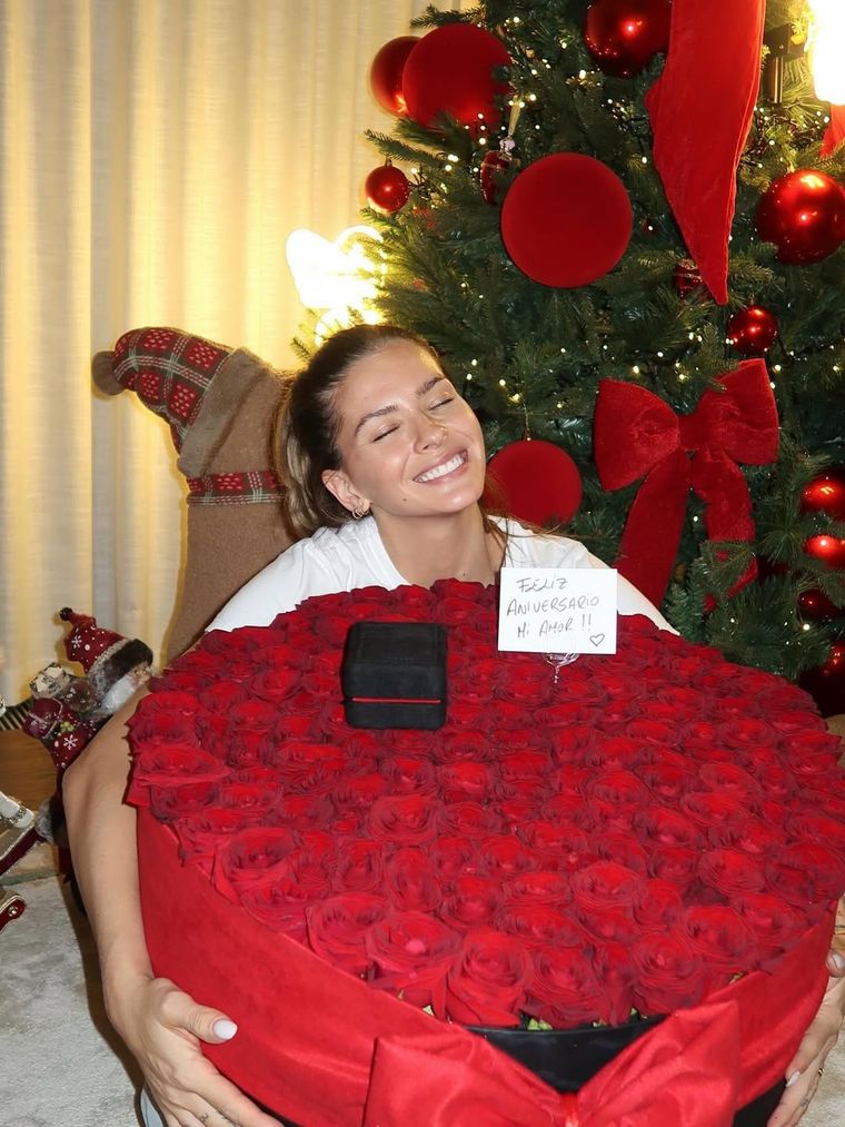 La postal romántica que Mauro Icardi compartió en redes para celebrar un año de relación. La postal romántica que Mauro Icardi compartió en redes para celebrar un año de relación.