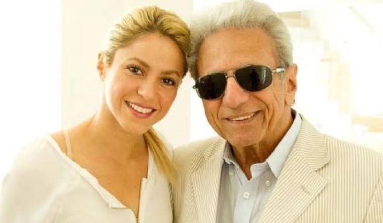 Shakira viajó de urgencia rumbo a Colombia por la intervención quirúrgica de su padre, William Mebarak.