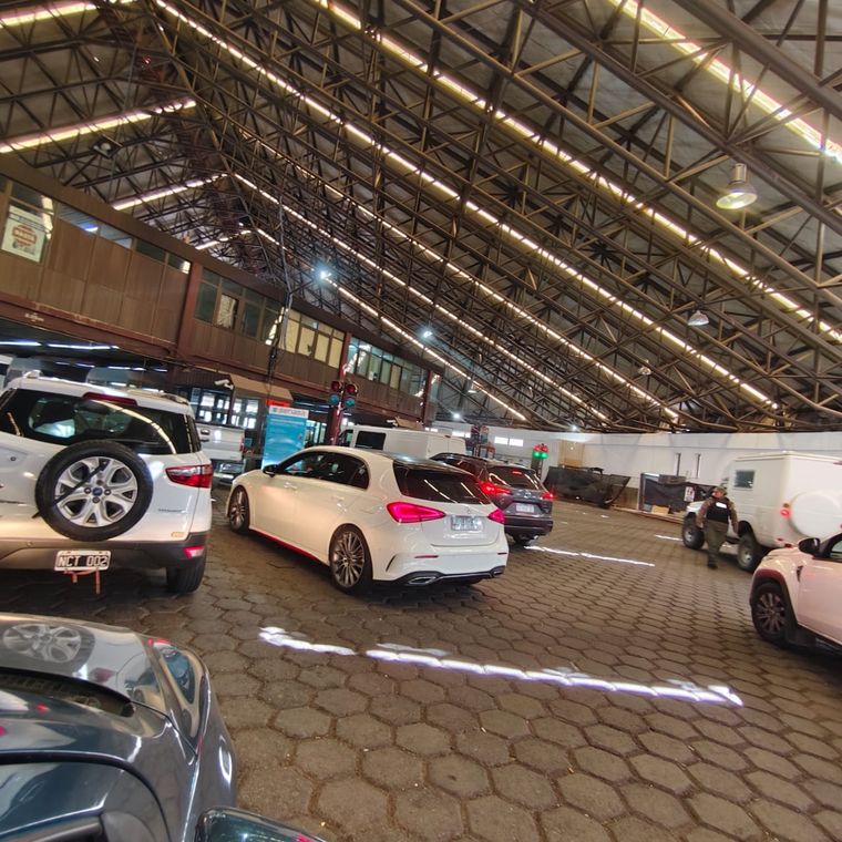 Hay largas filas en Los Libertadores. Foto: Gendarmería Nacional