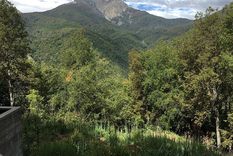 El pueblo de Vilches se abre entre bosque nativo y cursos de agua que forman pozones naturales.