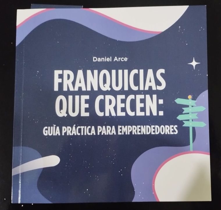 Libro Franquicias que crecen: guía práctica para emprendedores El libro de Daniel Arce es pionero en la temática Foto: Sergio Lanzafame