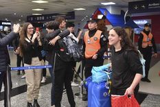 La emotiva llegada de los estudiantes Foto: Télam