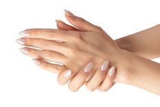 Revitaliza tus uñas después de usar acrílico o gel, dales un respiro, hidrátalas... Foto: Shutterstock