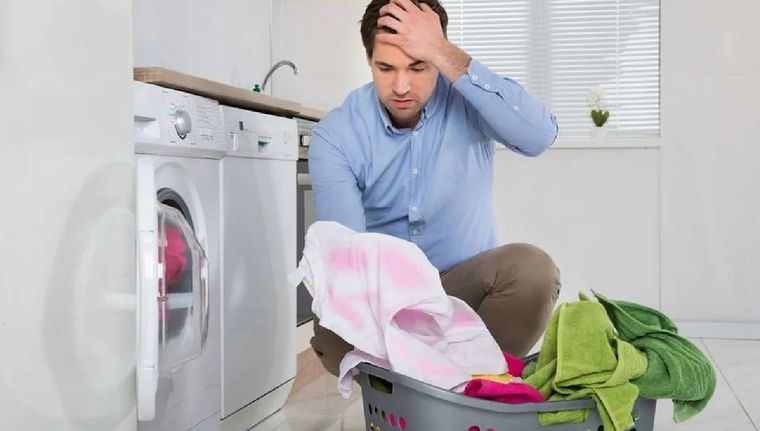 ¿Tu ropa se manchó con cloro? No temas, hay solución (Shutterstock).