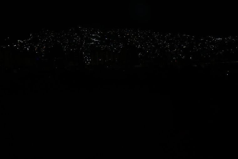 Apagones en Caracas durante los bombardeos confirmados por el Gobierno venezolano.