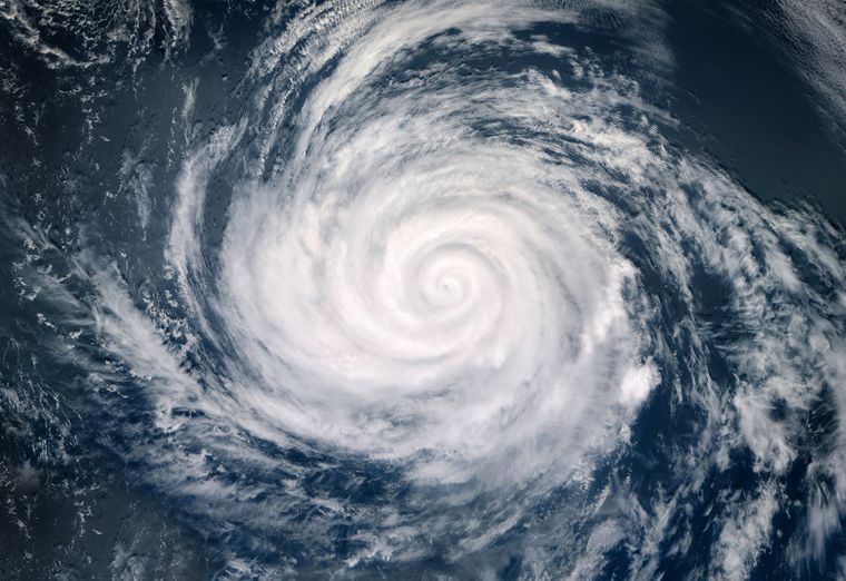 El huracán Priscilla avanza sobre el Pacífico mexicano y genera intensas lluvias en varios estados costeros.
