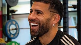 Nicolás Otamendi arribará al Millo con el pase en su poder. Nicolás Otamendi arribará al Millo con el pase en su poder.