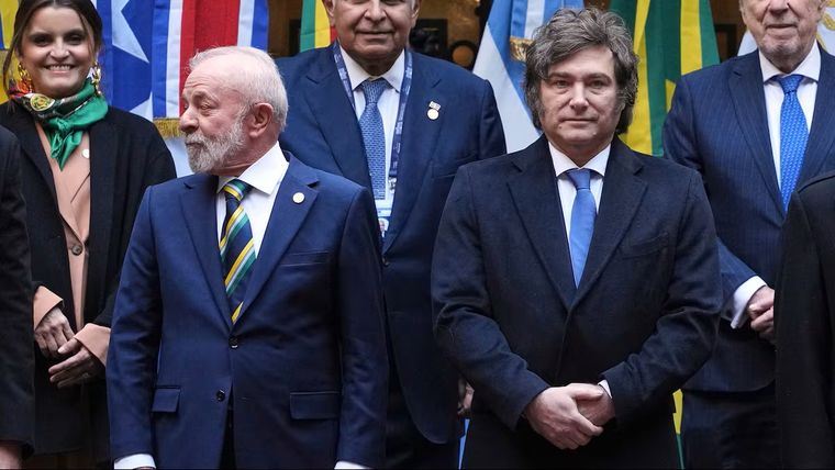 Milei habló de opereta para mostrar una crisis económica y apuntó contra Lula.