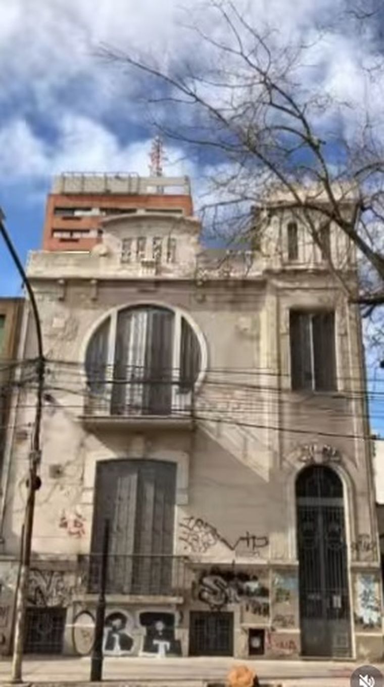 La facha de la misteriosa casona ubicada en calle Patricias Mendocinas. La facha de la misteriosa casona ubicada en calle Patricias Mendocinas.