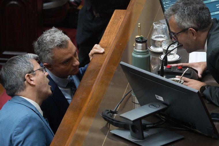 La reforma laboral se debate en Diputados en un clima de alta tensión política.