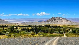 El Peñón es un pueblo de la Puna catamarqueña rodeado por montañas y paisajes volcánicos.