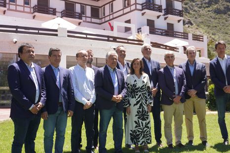 Autoridades provinciales y accionistas de la Reserva Natural Villavicencio. ¡Mirá la galería de fotos al final de la nota! Autoridades provinciales y accionistas de la Reserva Natural Villavicencio. ¡Mirá la galería de fotos al final de la nota!