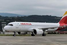 felipe sola se quejo en twitter y desde una aerolinea espanola lo destrozaron