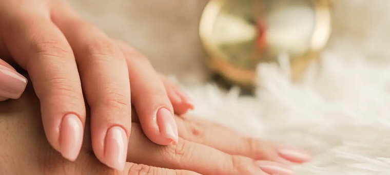 Con el uso de este fortalecedor tendrás uñas fuertes y saludables. Foto: Prensa libre (de Guatemala) - https://www.prensalibre.com/wp-content/uploads/2021/03/Como-fortalecer-las-unas-y-evitar-que-sean-quebradizas-2.jpg?quality=52