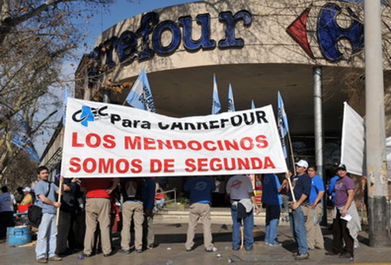 Los empleados de Carrefour en Mendoza ganan casi $200 menos que en Buenos Aires. Foto: Pachy Reynoso / MDZ