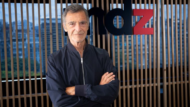 El 15 de marzo Gustavo Garzón estrena la obra de teatro Un hombre solo es demasiado para un hombre solo.