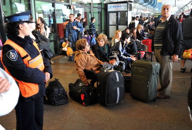 Las terminales se vieron llenas de viajeros. Foto: telam