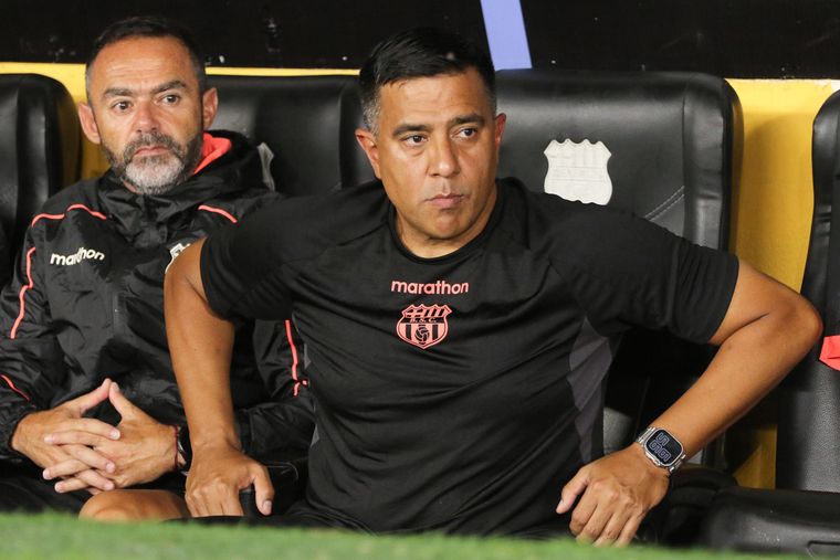 César Farías, DT de Barcelona de Ecuador, en el triunfazo 1-0 ante Boca.&nbsp;