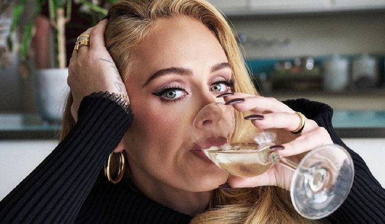 Adele hizo una fuerte confesión sobre el alcohol.