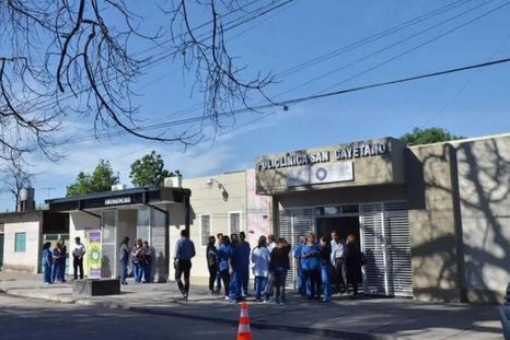 Una nena de 7 años continúa internada en estado crítico en un hospital de Tucumán luego de recibir un disparo en la cabeza durante un tiroteo. Una nena de 7 años continúa internada en estado crítico en un hospital de Tucumán luego de recibir un disparo en la cabeza durante un tiroteo.
