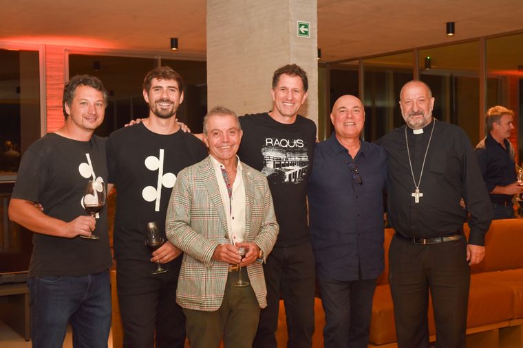 El equipo de Raquis durante la inauguración del nuevo espacio. El equipo de Raquis durante la inauguración del nuevo espacio.