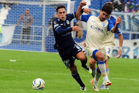 un partido especial: godoy cruz pisa por primera vez la mitica isla maciel un partido especial: godoy cruz pisa por primera vez la mitica isla maciel
