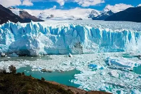 En nuestro territorio existen unos 16 mil glaciares, mayoritariamente ubicados en la Cordillera de los Andes. En nuestro territorio existen unos 16 mil glaciares, mayoritariamente ubicados en la Cordillera de los Andes.