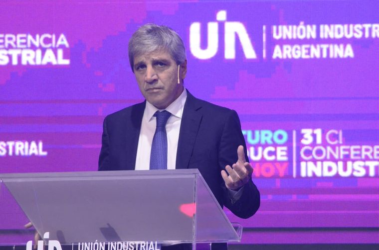 El ministro de Economía Luis Caputo defendió El ministro de Economía Luis Caputo defendió