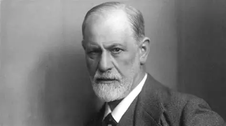 Sigmund Freud creía que el psicoanálisis es sólo la punta del iceberg. Sigmund Freud creía que el psicoanálisis es sólo la punta del iceberg.