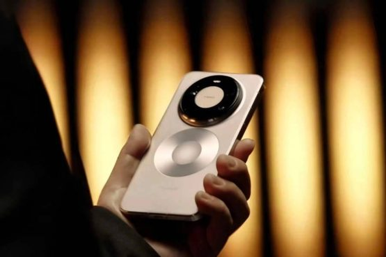 La parte trasera del Huawei Mate 80 revela el “doble anillo” y su nuevo enfoque estético. La parte trasera del Huawei Mate 80 revela el “doble anillo” y su nuevo enfoque estético.