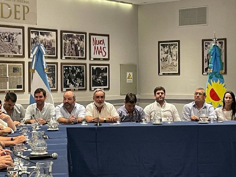 Cumbre de intendentes y legisladores del radicalismo bonaerense en La Plata Foto: MDZ Jose Luis Carut