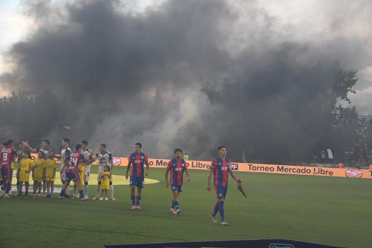 Gimnasia disputa un partido clave en el Víctor Antonio Legrotaglie, que luce lleno. Gimnasia disputa un partido clave en el Víctor Antonio Legrotaglie, que luce lleno.