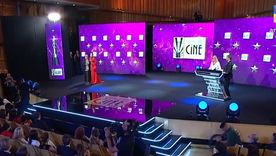 Teté Coustarot y Luciano Cáceres en el escenario principal durante la transmisión. Teté Coustarot y Luciano Cáceres en el escenario principal durante la transmisión.